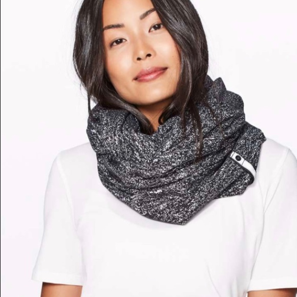 Lululemon vinyasa wrap scarf